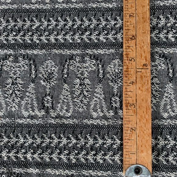 Woven patterned black and white fabric - Picture 2 of 3